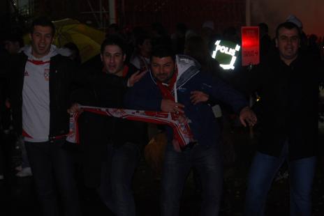 Assyriskafans på väg mot festen på Rigoletto