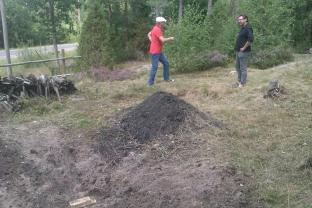 En bit ytterliggare in i skogen mellan Målilla och Kristdala hittade vi denna tjärdal.<br /> 