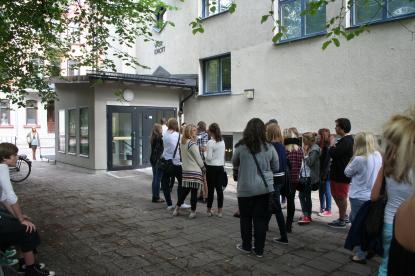 Nya elever väntar på sin första lunch i Restaurang Vasa
