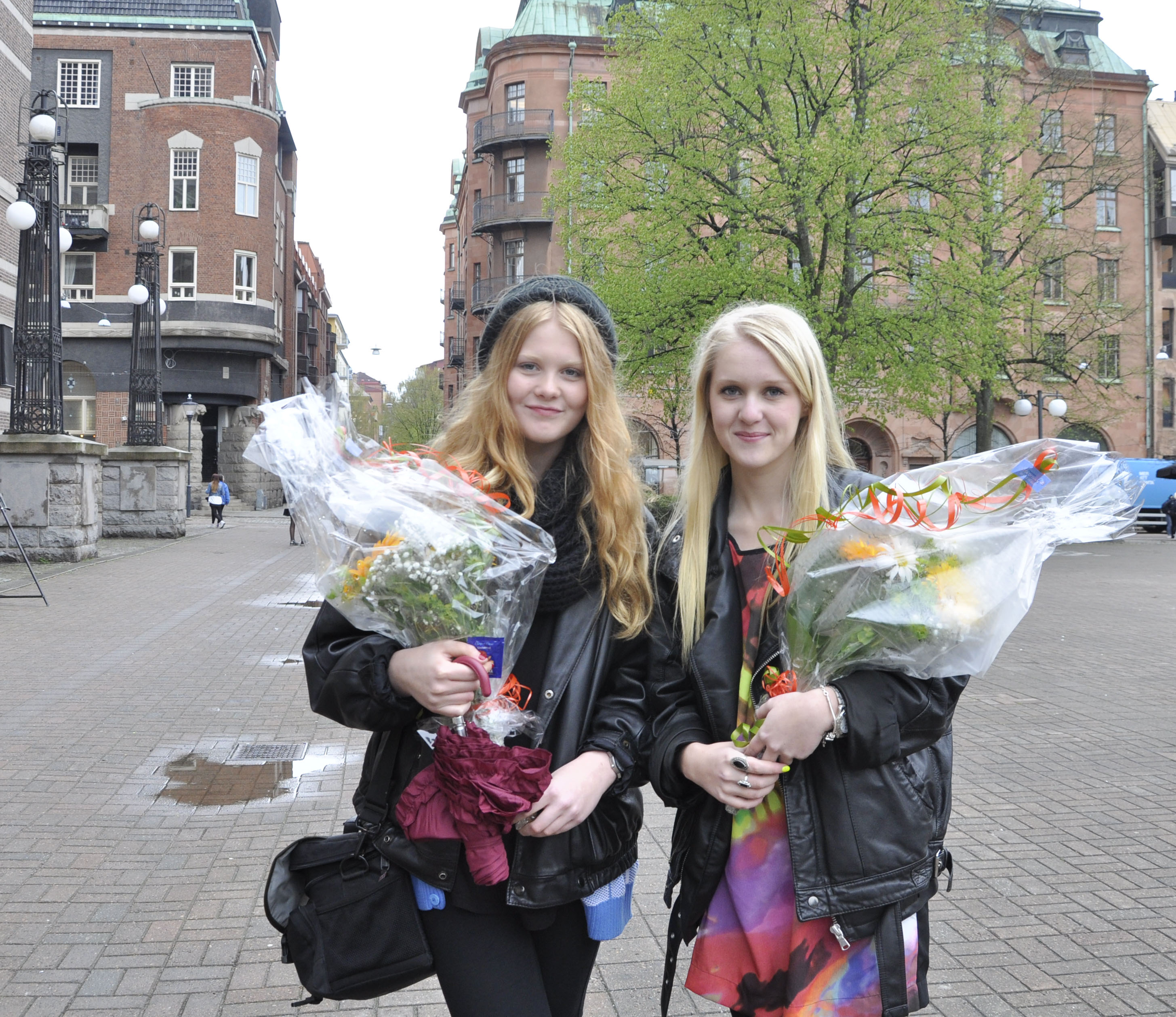 Lärkans Kerstin Hampusson och Emma Ljungberg kammade hem vinsten i loggatävlingen. Priset var biobiljetter till hela klassen.