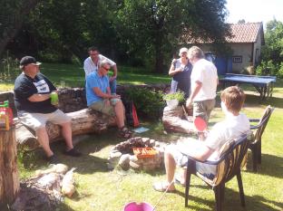 Och grillad korv och öl. Gott!<br />Tack hela famijen.