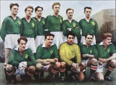 <span>Stående fr v: Rune Dalengård, Rolf Ljungvall, Kurt Svensson, Allan Broling, Arne Selmosson, Carl-Olof Svensson. Knästående fr v: Ola Munther, Bertil Samuelsson, Göte Ståhl, Karl Sjöstrand, Göte Lindstrand. </span>