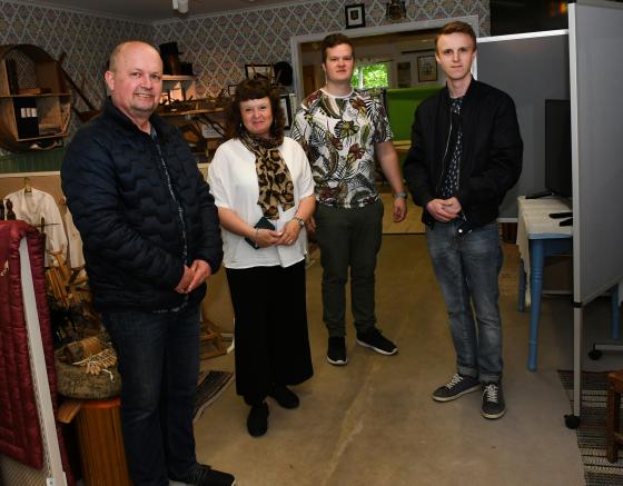 Jussi, Pia, Oscar och Emil Aspestrand besökte utställningen där Pias mormor var en av huvudpersonerna.