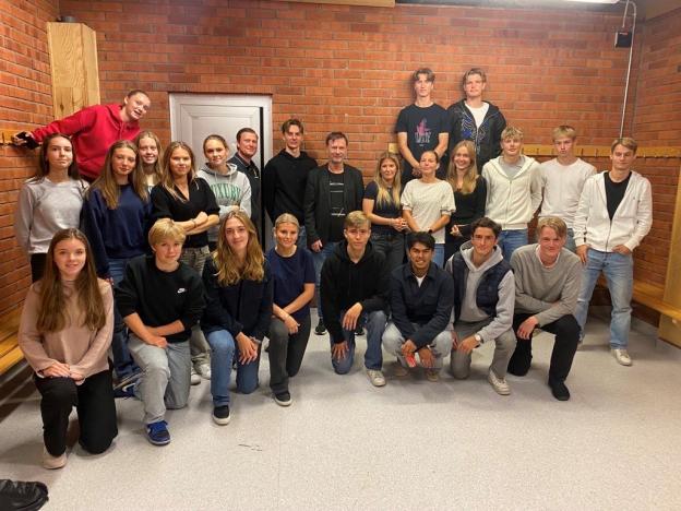 Westerlundskas NIU-elever ställde Peter Gerhardsson mot väggen i omklädningsrummet.