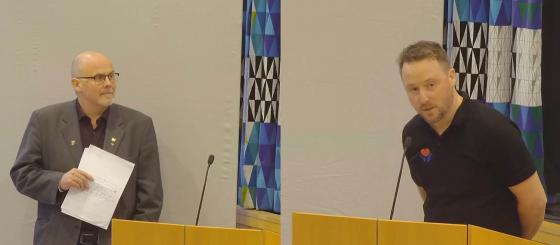 Ulf Rapp (S) vice ordförande i utbildningsnämnden och Mathias Carlzon (-)<br />bytte plats med varandra i talarstolen åtta gånger.