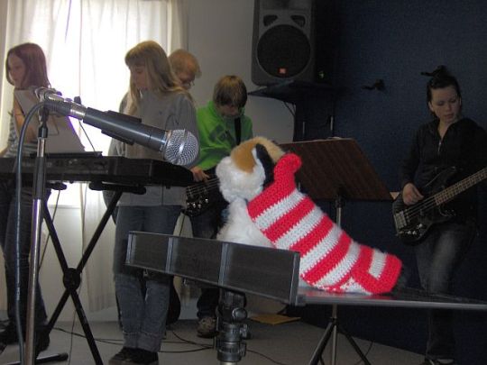 Socks visited the music class in grade 7 and 
joined the band. Hes a good singer!

More pictures

