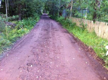 Så här fin blev vägen genom skogen vid Sörtorp efter grävning och återställning.