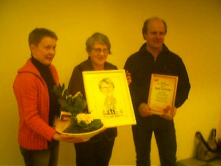 rets Ullngersbo 2005! Med uthllighet och engagemang.
fr.v. Anki Jonsson, Ingrid Karlstrm och Lennart Wiberg (ordf. i P Kusten)