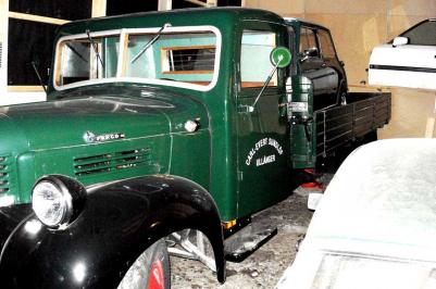 ...men ldst r denna Fargo lastbil frn 1947 som fr att spara utrymme har..