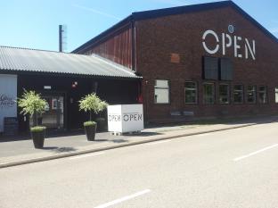 I Boda finns ju numera Glass factory som bl.a innehåller in utställning med Boda glasbruks glasmuseum som Emmaboda kommun så klokt köpt in.