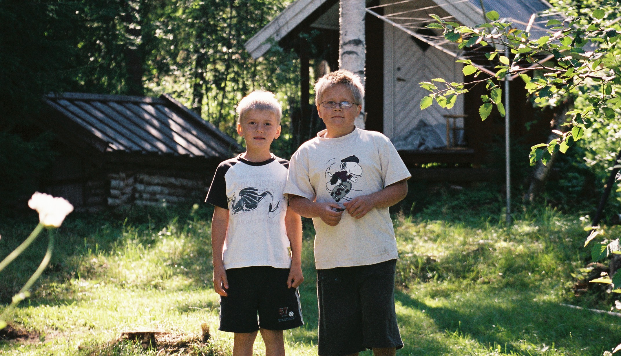 Albin och Anton ngra dagar hos farmor i stugan