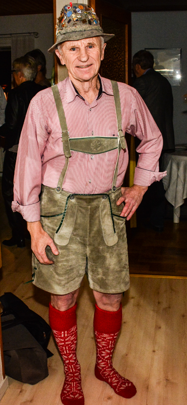 Sten Persson fick med sig den här kostymen hem från &Ouml;sterrike. Den har han haft på sig<br />vid varje oktoberfest. Igår blev det gång 30 i ordning.