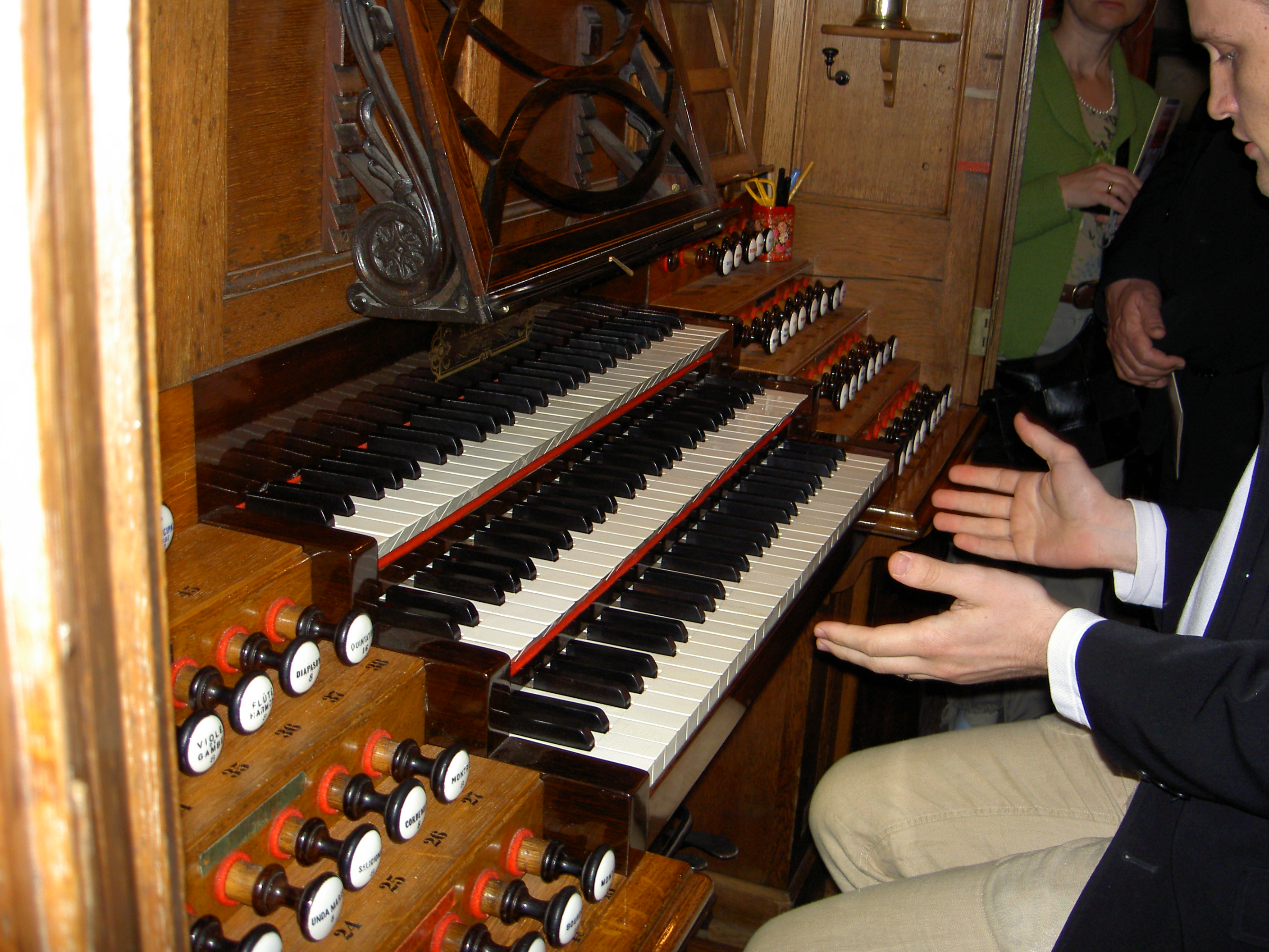Orgeln i Saint-Sernin visad av organisten i grannkyrkan.