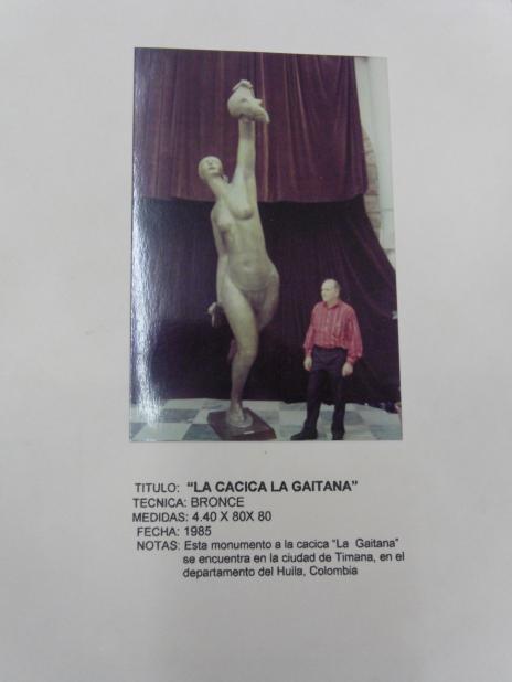 Konstnären och hans skulptur. Eladio Gil Zambrana hette han