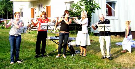 Medlemmar frn Ullnger, Nora, Prstmon och Kramfors bidrar till en fulldig musikupplevelse