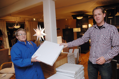 Hjördis Bolin köpte Lampan för hundralappen av LampGustavs representant på plats hos Eliassons Möbler.