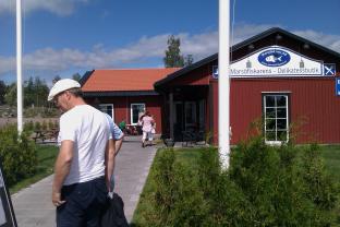 Det fick bli lunch i Fårbo hos Marsöfiskaren. Det åts öländsk lufsa och olika silltallrikar.<br /><br />End av rapport.