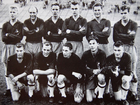 En klassisk &Ouml;IS elva: Stående från vänster: Stig Andersson, Gunnar Gren, Agne<br />Simonsson, Wilgot Schwartz, Rune Börjesson, Bengt-Göran Johansson. Knästående<br />från vänster: Rolf Wetterlind, Lennart Wing, Kurt Johansson, Helge Börjesson, Lars<br />Olofsson.