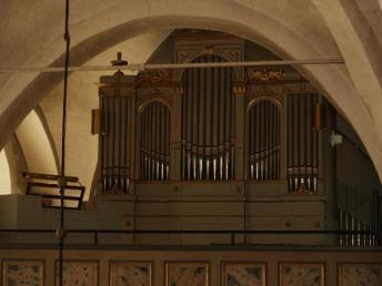 Barkarö. Fasaden härrör från Frans Anderssons orgel från 1867.
