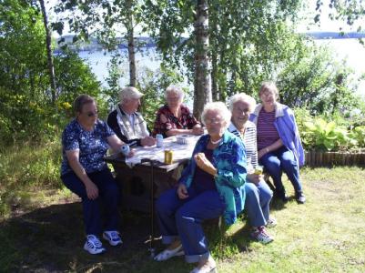 Ngra av deltagarna vid ett av kaffeborden
Ann-Mari Larsson, ke Norgren,Gull-Maj Jonsson
Ingrid Sjholm, Lisa Wedin, Ulla-Britt Hansson