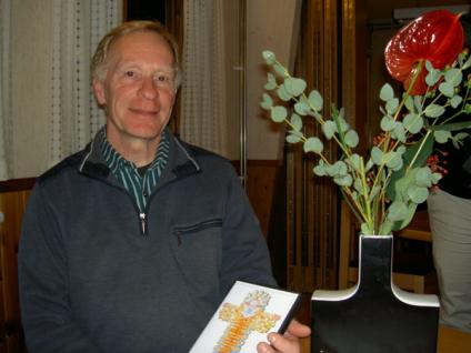 Filmaren Björn Obenius visade i Väring sin uppskattade film om Harry W Svensson i Värings församlingshem.