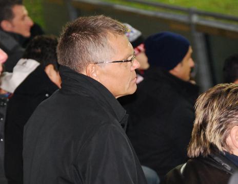 J-Södras nya fotbollschef Hasse Lindbom på läktaren. Enligt uppgifter presenteras Lindbom nästa vecka.