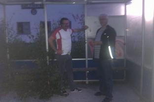 Perrongen vid Målilla järnvägsstation nattetid.<br />Tanken flög förbi, är detta ett tecken på vart Dackarna är på väg?<br />Den sista ölen, gammeldansken och nattmacka väntar.<br />Imorgon blir det kulturresa. <br />Forts. följer.