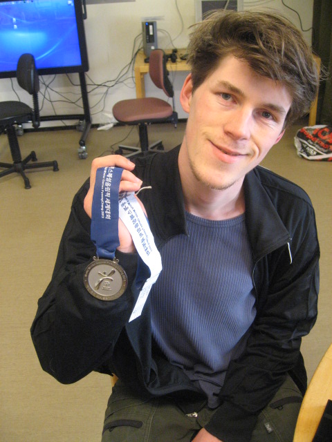 Hans med sin individuella silver medalj