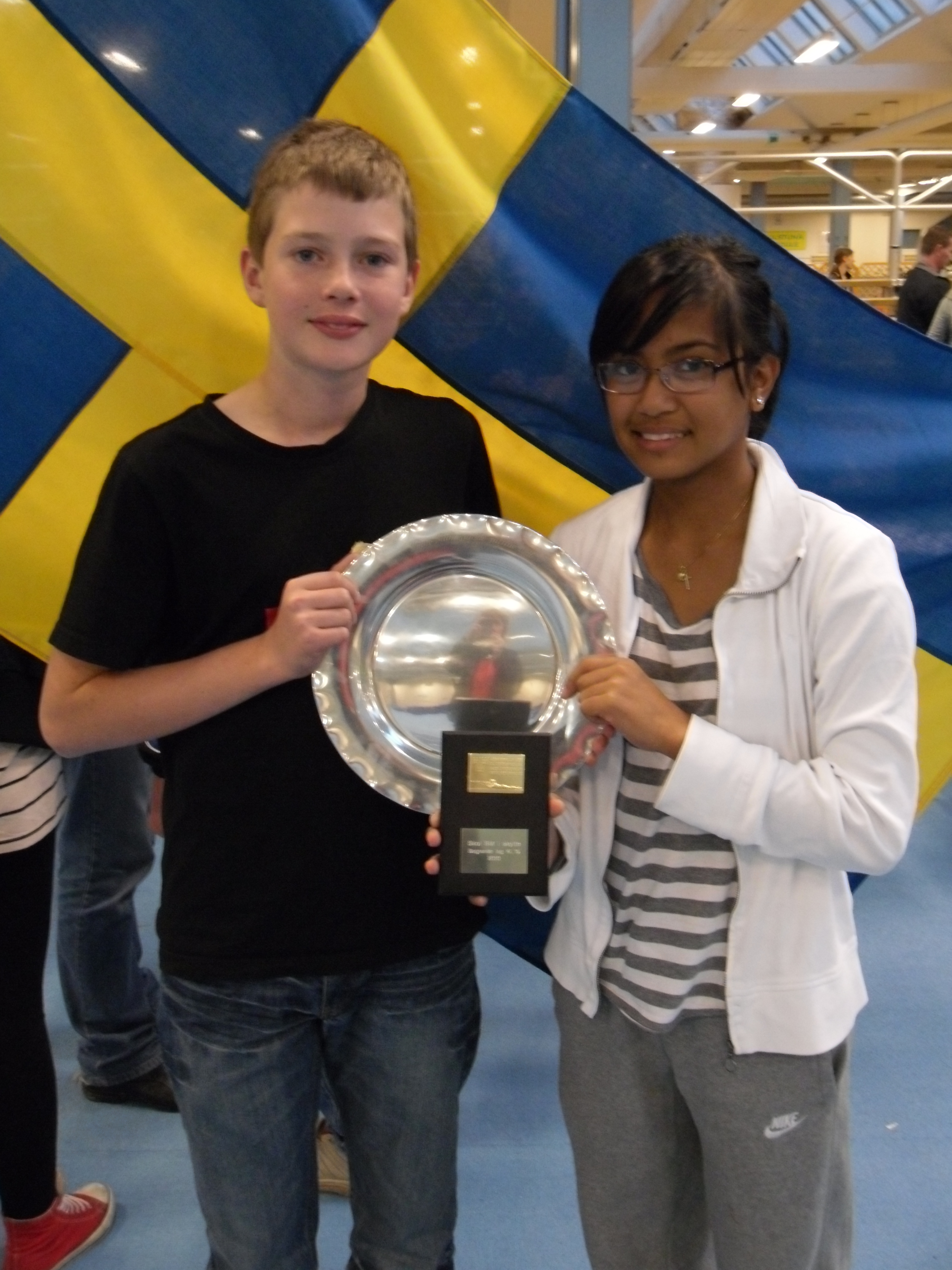 Våra lyckliga vinnare Mattias Forsberg och Maia Telen Torskolan.