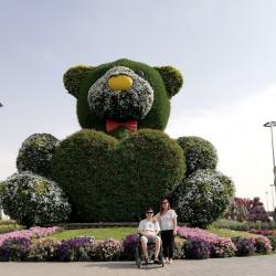 En otroligt stor Nallebjörn<br />vid Dubai Miracle Garden.
