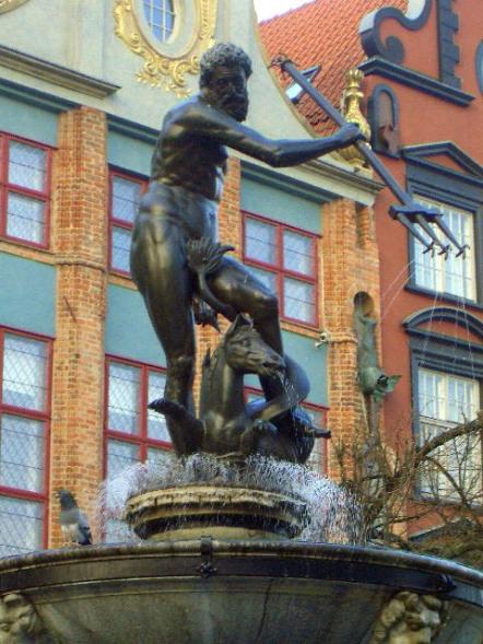 Det finns mnga vackra statyer i staden. Detta r Fontana Neptuna (Neptunfontnen) som str i den gamla stadsdelen.