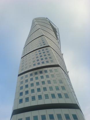 Just det! Ett hgt torn.
Turning Torso.
Dessa grabbar/gubbar/killgubbar har under ren som gtt fljt skapelsens tillblivelse. Detta r var inget undantag.