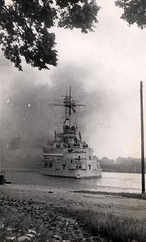Tyskt krigsfartyg beskjuter Westenplatte i Danzig 1.9.1939