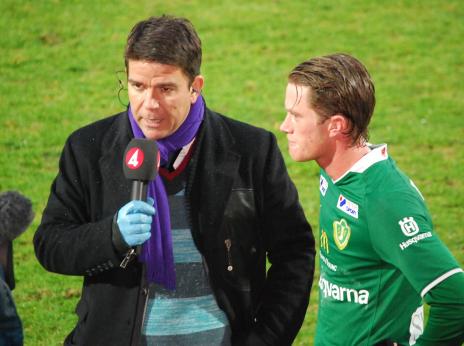Patrick Ekwall i samspråk med Tommy Thelin inför TV4:s kamera