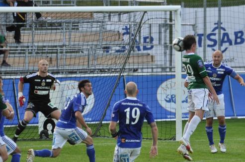 Så här nära var Smylie att göra 3-2.....