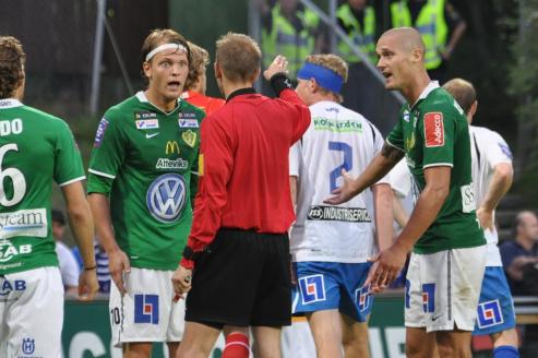Fagge och PC förstår inte varför domaren inte blåste straff, inte jag heller. Var en tydlig hands av ifk spelare.