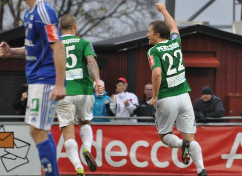 Den Stora matchen som avslutade säsongen 2011. J-Södra behövde vinna och vann också mötet mot GIF Sundsvall på Vallen. J-Södra räddade kontraktet och Sundsvall blev klara för Allsvcenskan. Här firar Christer Persson sitt 1-1 mål i matchen som slutade 2-1 till J-Södra.