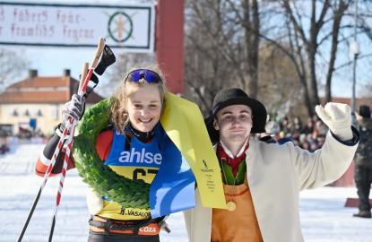 Segrarinnan Stina Nilsson vid målgången i Mora.