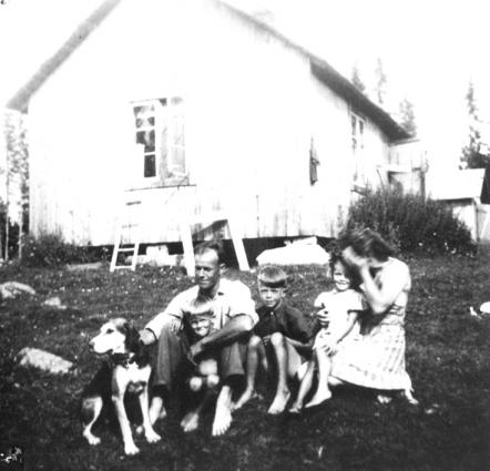 P bilden syns Bengt, Erik, Ola och Britt-Mari och Elin Westlund