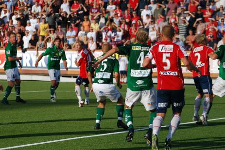 Daniel Karlsson i det andra straffomrdet