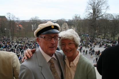 Bland ett tiotal gamla Vasaelever på balkongen träffade vi bland andra Lars Bäcklund (Vasa 1950) tidigare professor i medicin, Gästrike-Hälsinge nations mångåriga inspektor och tidigare kommunfullmäktiges ordförande i Uppsala. Vid sin sida hade han sin hustru Ingegerd (Vasa 1952).