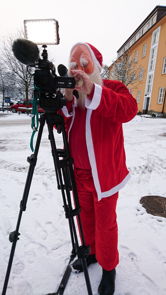 Vi filmar i en massa olika situationer. Här utanför Borås lasarett.