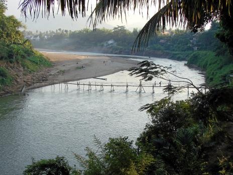 Bron används bara när vattenflödet i floden tillåter och den försvinner nog då och då i vattenmassorna.