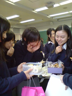 We exchanged many many sweets we made ourselves！