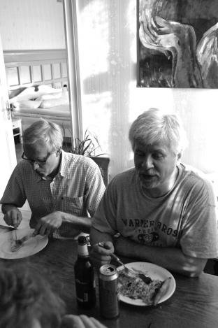 Pizza o pilsner och prat........ ganska typiskt för Motionsligan1979 vid vissa tillfällen.