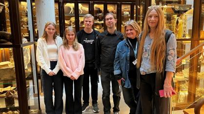 Ambassadörerna Ylva Blomberg, Tuva Jansson, Hampus Olander, lärare Peter Perskull, rektor Sofia samt konservator Jeanette Setterberg var helnöjda med invigningen.