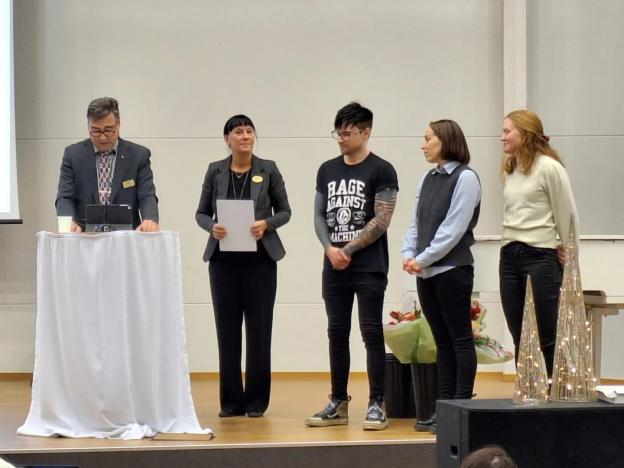 Magnus Johansson, ordförande i utbildningsnämnden och Linda Lindahl, förvaltningschef i Enköping delade ut det pedagogiska priset. Nominerade i kategorin gymnasium/vuxenutbildning vad Fredrik Lindner, Karin Bratt och Kajsa Ekholm.