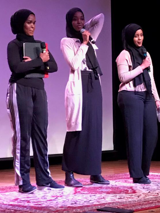 Ayan, Fatima och Nacimo från Hela Blomman fick många publikfrågor om sin kamp mot kvinnlig könsstympning.