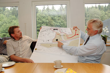 Kommunalrden Peter Rosholm (s) och Christer Johansson (m) presenterade kommunens planer fr Grnkullen som det nya industriomrdet.