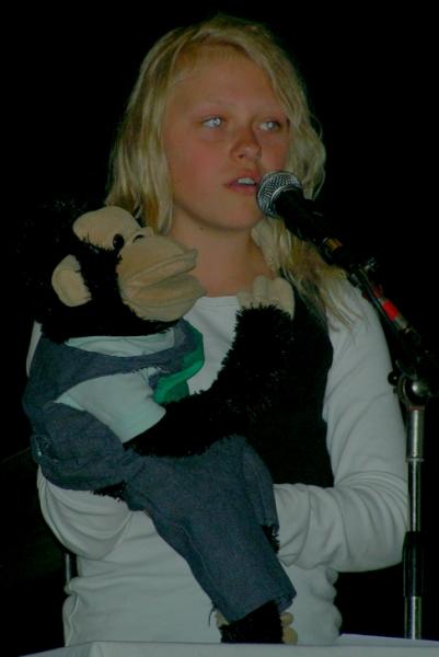 Elin Börjesson gjorde ett beljublat framträdande med sitt buktalande med dockorna